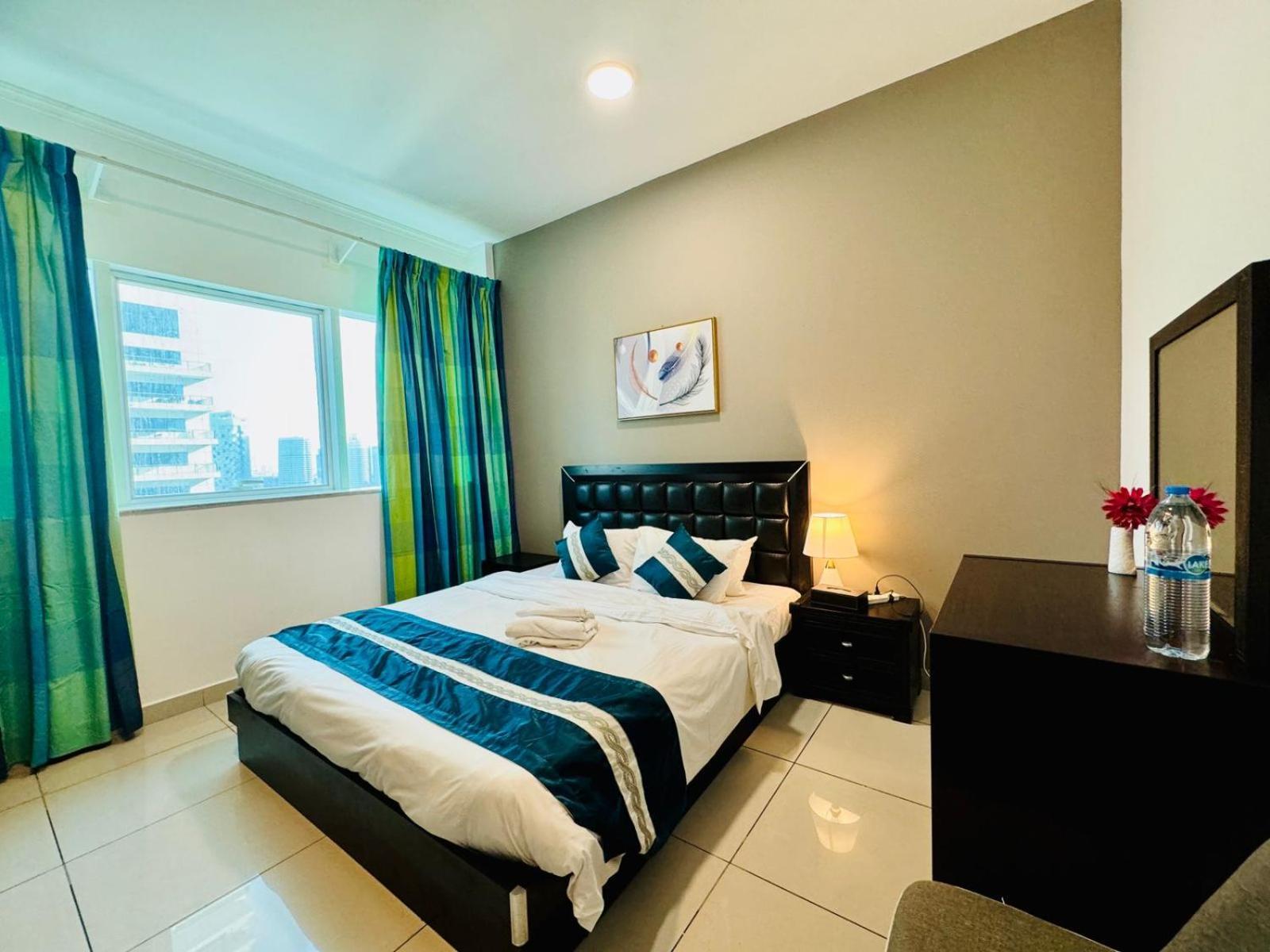Entire Private Self Catered Marina Apartment
