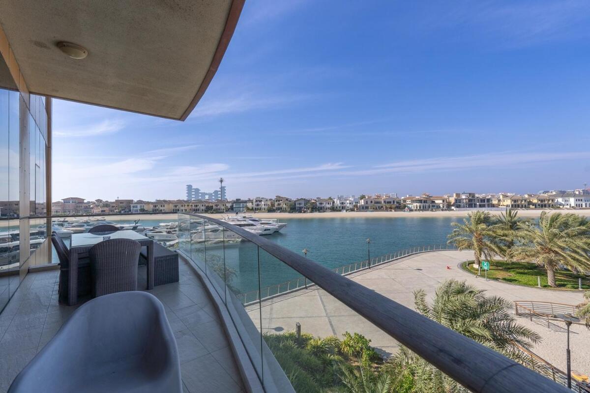 Apartment Glorious 3-bedroom With Beach Views At Tiara Residences In Palm Jumeirah Dubai