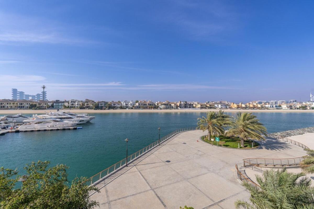 Glorious 3-bedroom With Beach Views At Tiara Residences In Palm Jumeirah