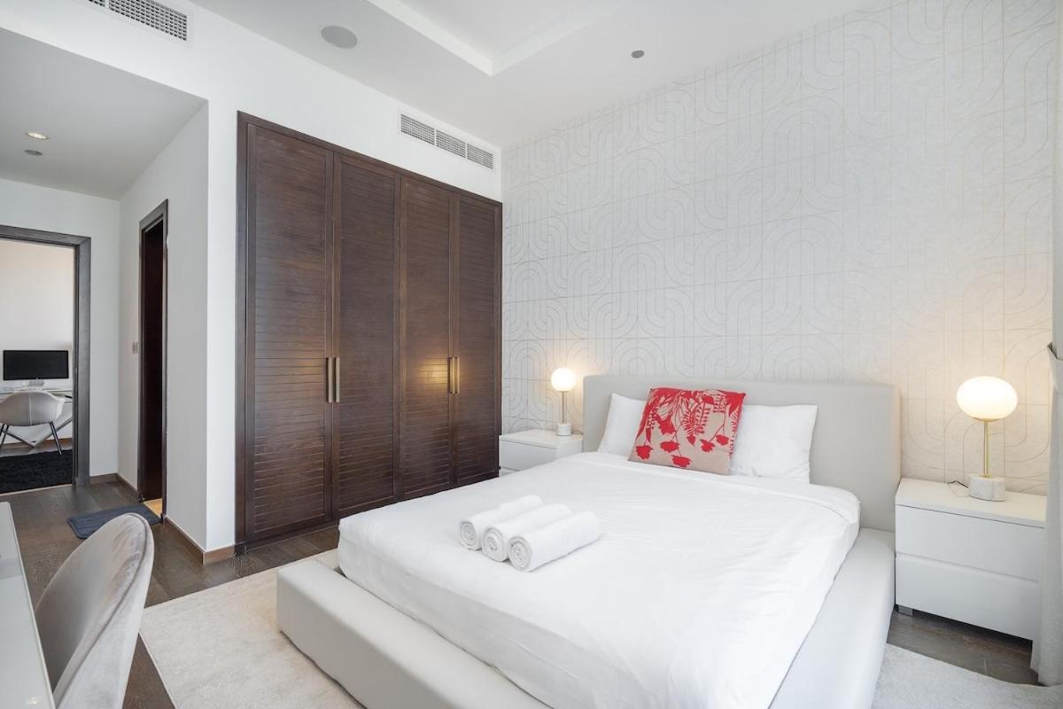 Glorious 3-bedroom With Beach Views At Tiara Residences In Palm Jumeirah Dubai
