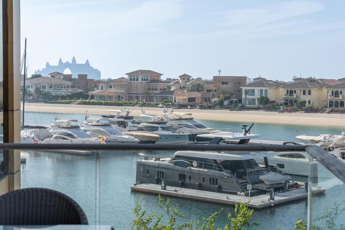 Glorious 3-bedroom With Beach Views At Tiara Residences In Palm Jumeirah Apartment