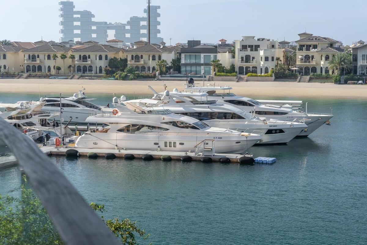 Glorious 3-bedroom With Beach Views At Tiara Residences In Palm Jumeirah