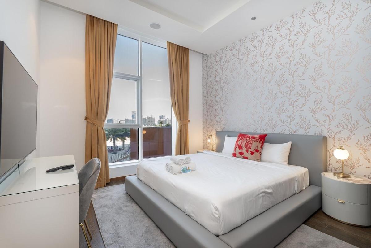 Glorious 3-bedroom With Beach Views At Tiara Residences In Palm Jumeirah Apartment *