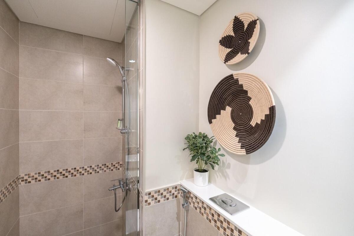 Apartment Awesome 1-bedroom With Burj Views At Vera Tower In Business Bay