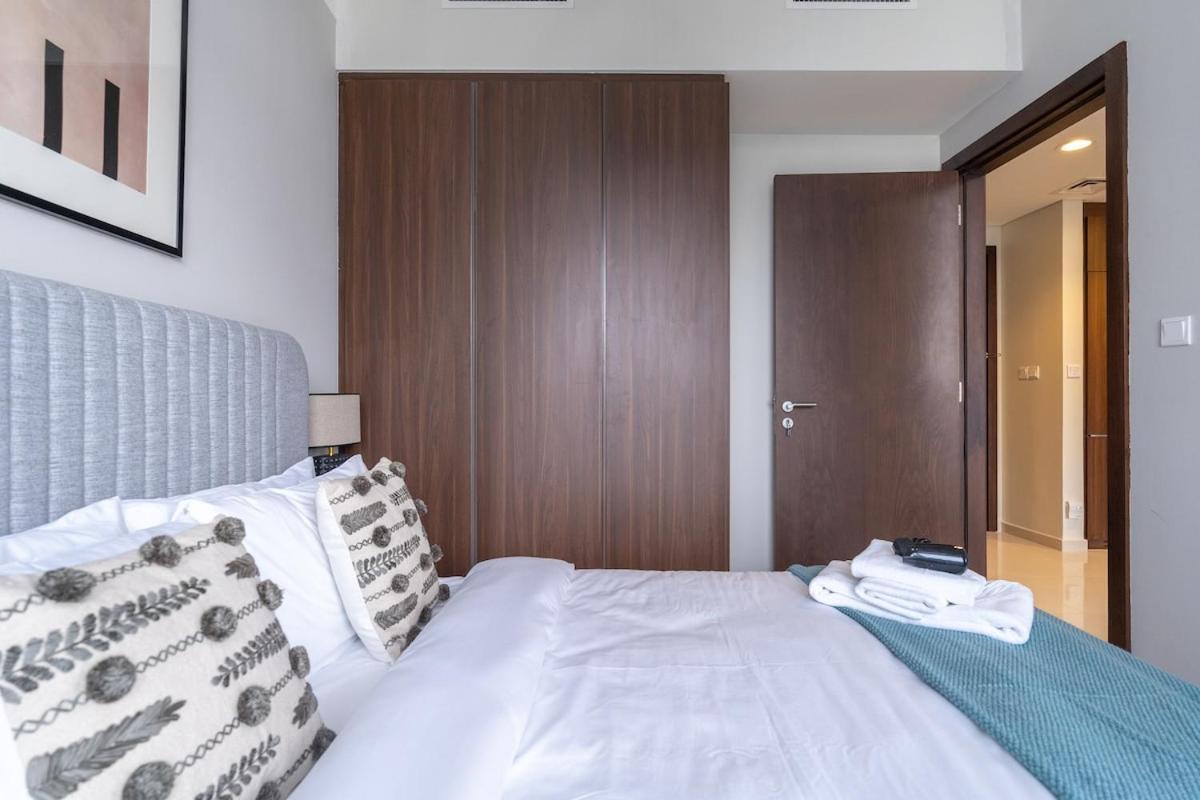 Awesome 1-bedroom With Burj Views At Vera Tower In Business Bay *