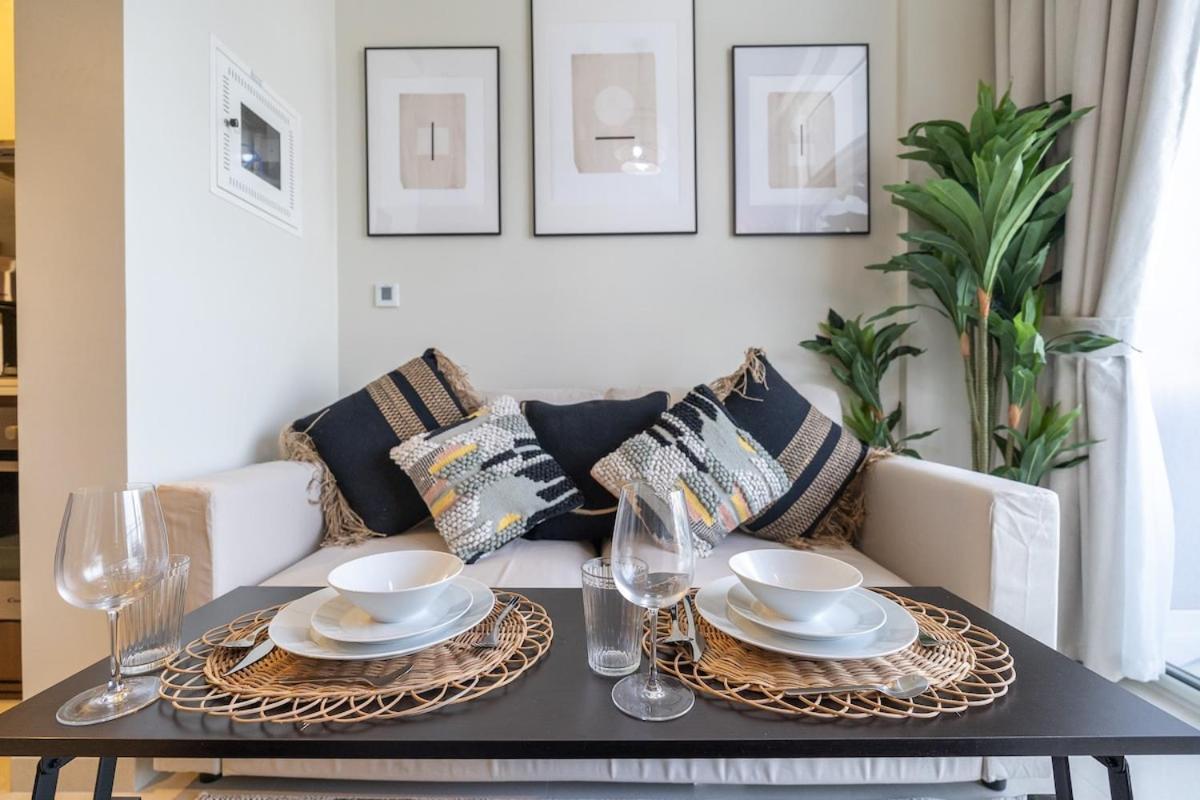 Awesome 1-bedroom With Burj Views At Vera Tower In Business Bay Apartment Dubai