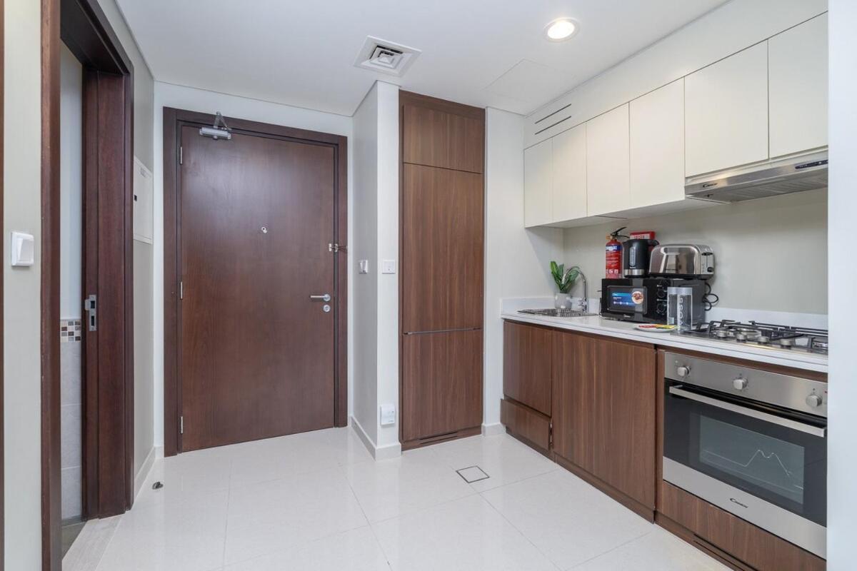 Awesome 1-bedroom With Burj Views At Vera Tower In Business Bay Dubai