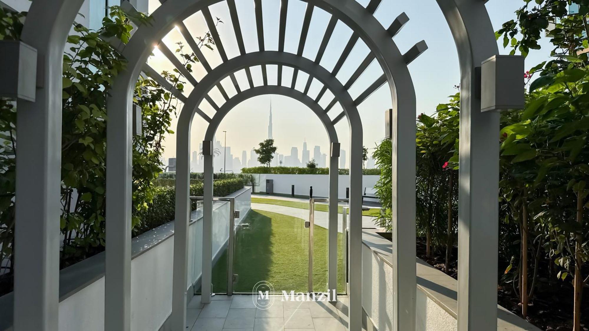 1br Near Downtown With Pool & Skyline Views * Dubai