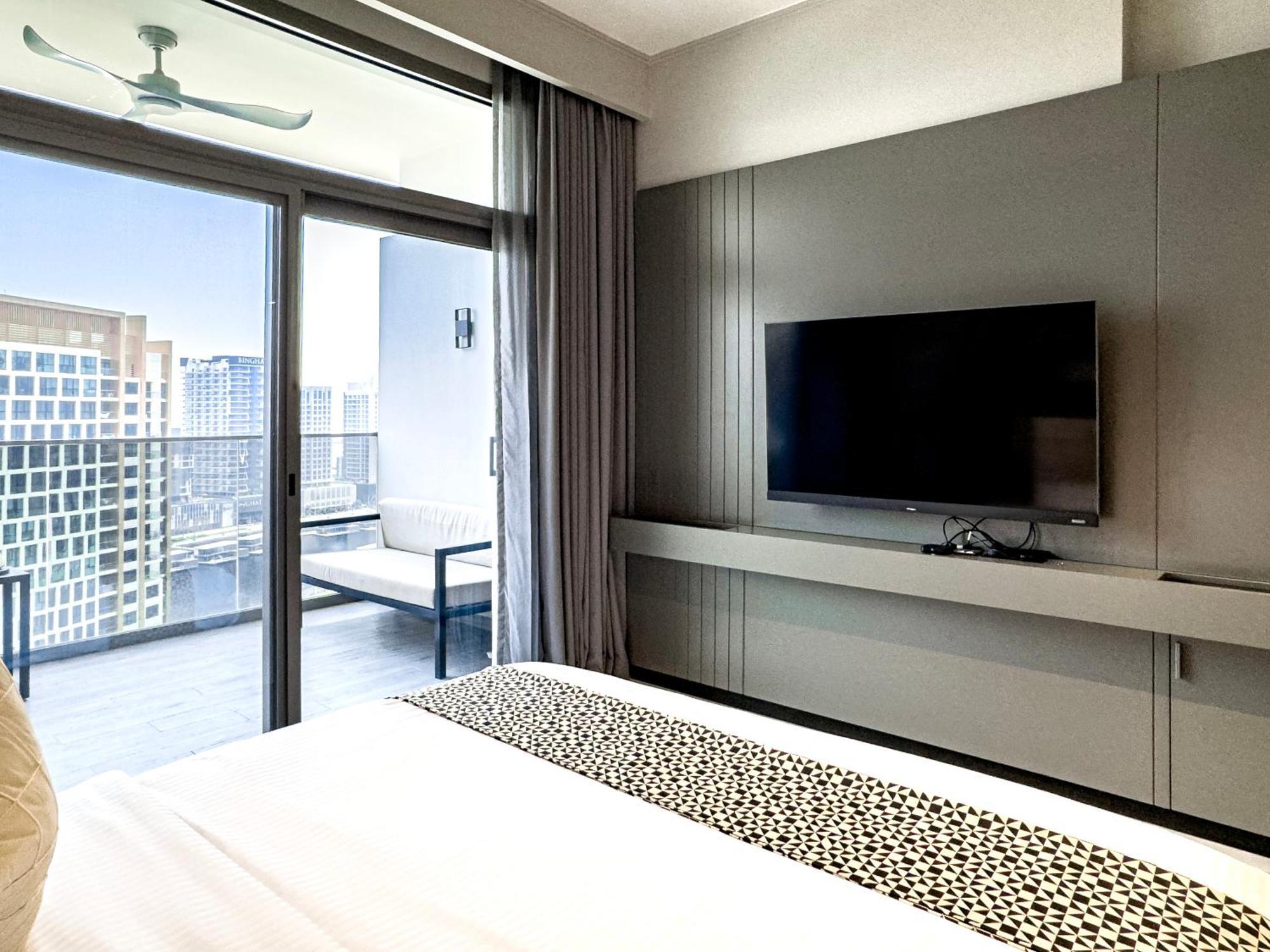 Select Stay-cozy In Mag 318 With Canal View