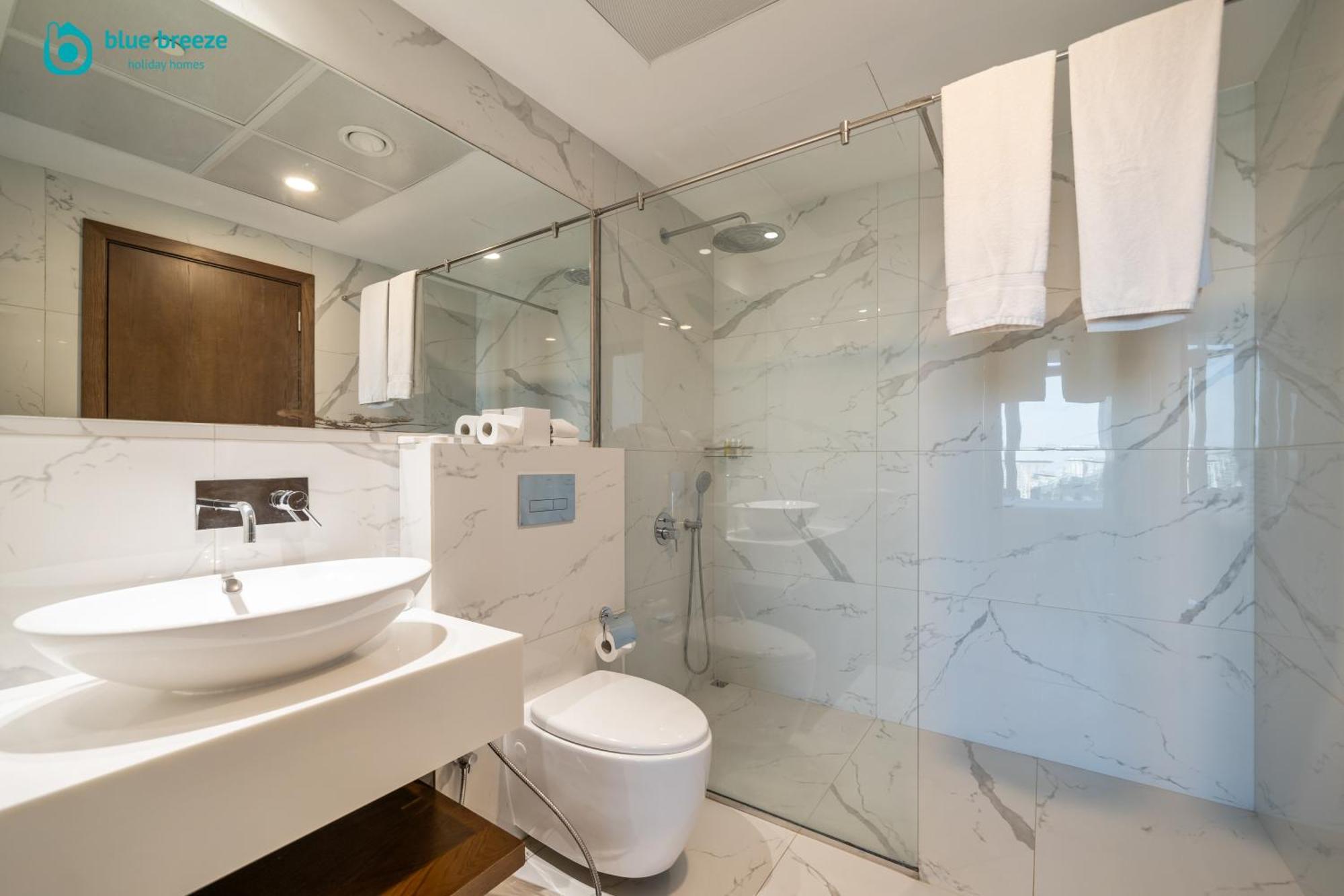 Blue Breeze - Spacious 1br With Huge Balcony In Jvc * Dubai