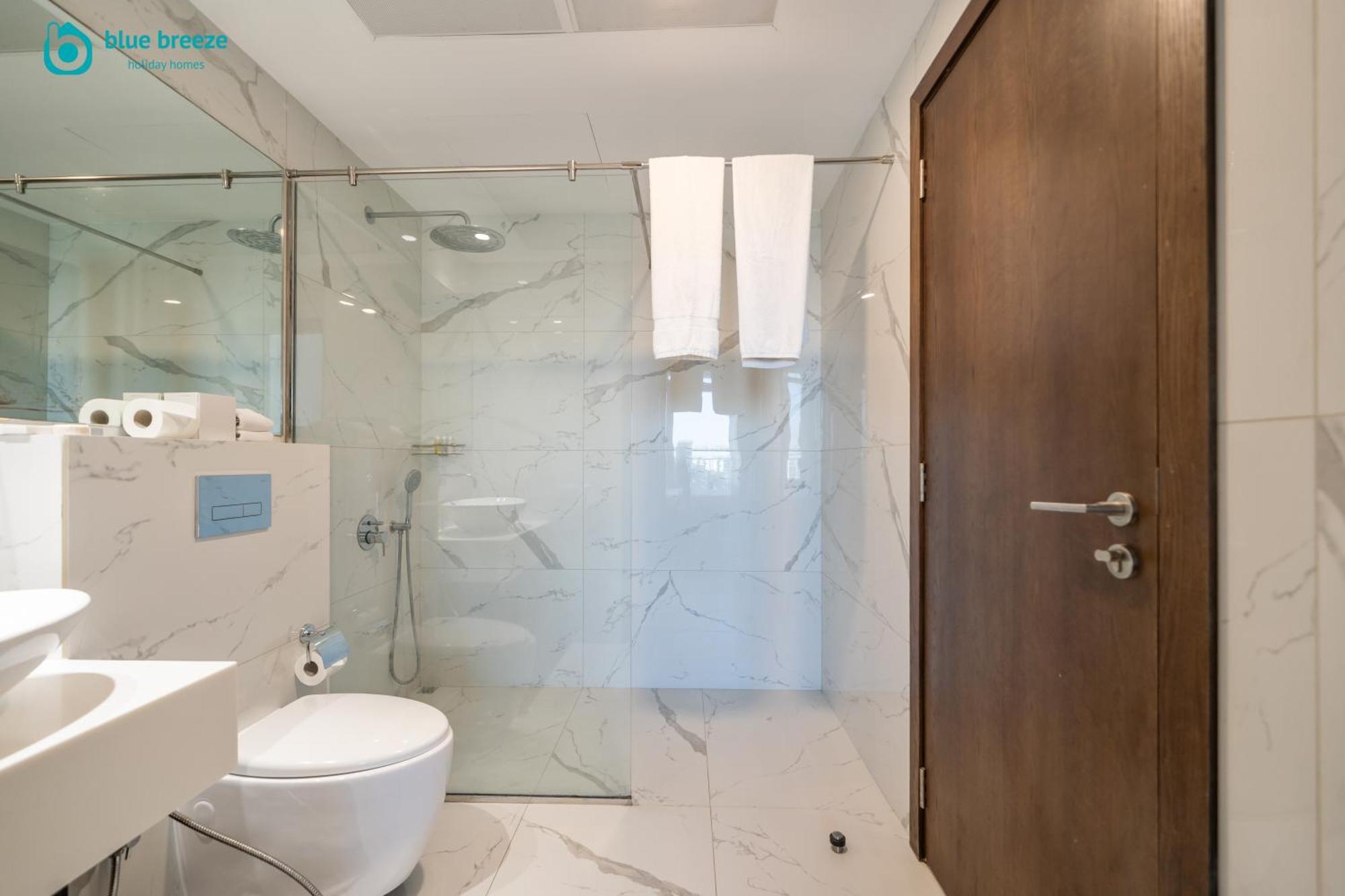 Blue Breeze - Spacious 1br With Huge Balcony In Jvc Apartment *