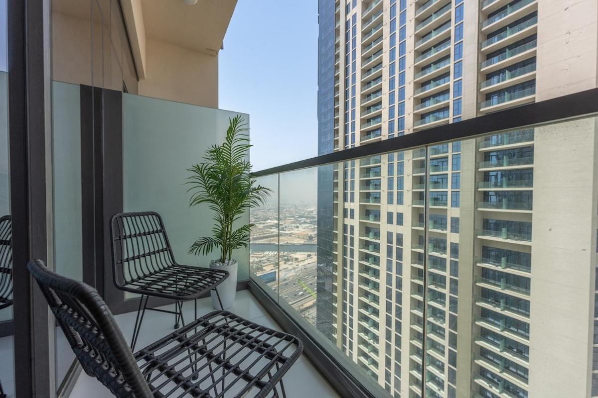 Glamorous 2-bedroom With Skyline Views In Business Bay Apartment *