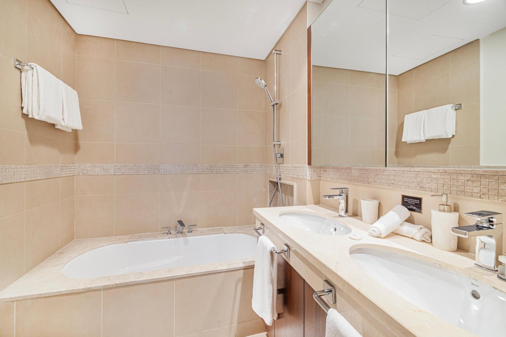 Apartment Luxury 2 Bedroom With Sky Line And Direct Mall Access At Burj Vista *