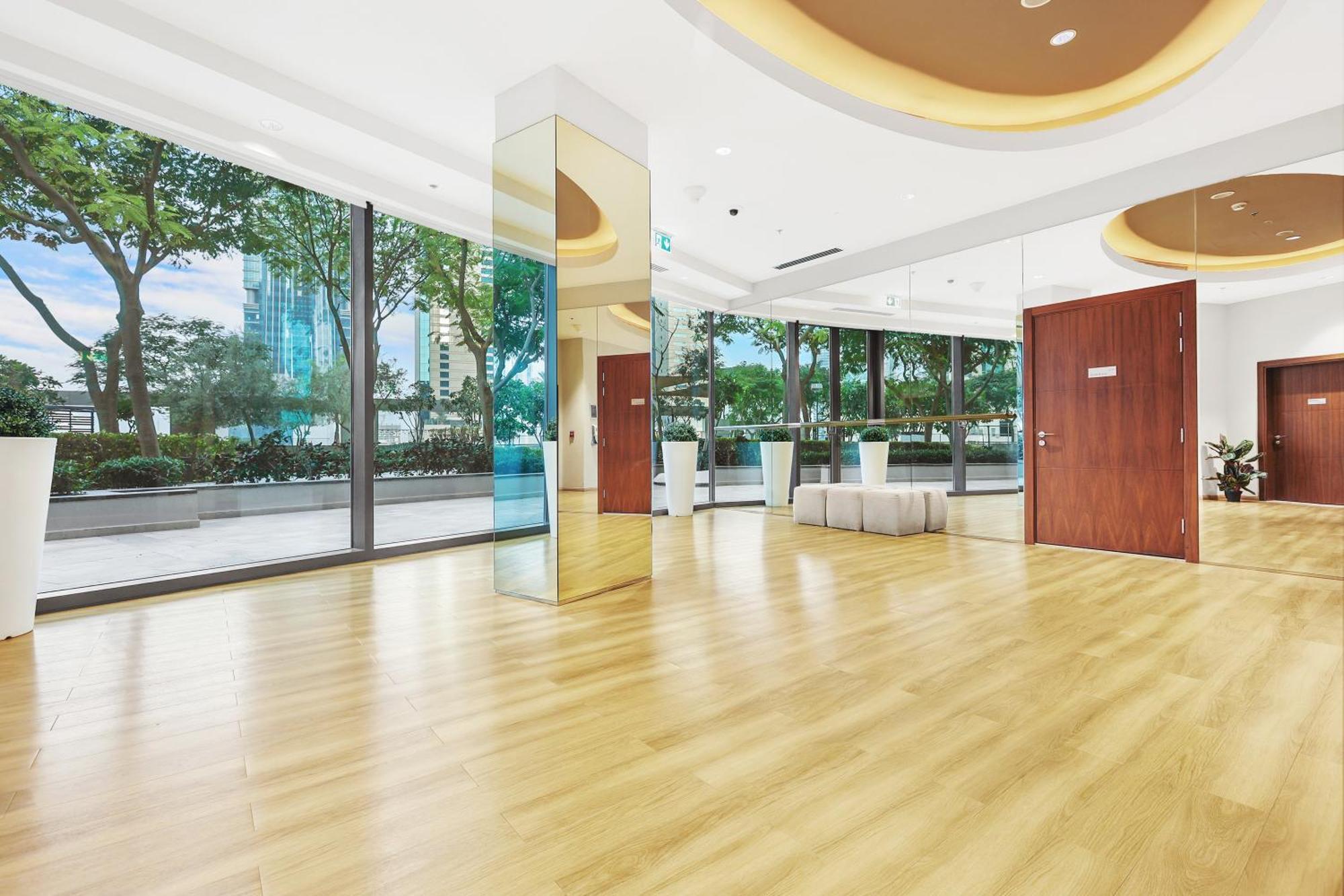 First Class 2br With Full Skyline & Sea View Apartment