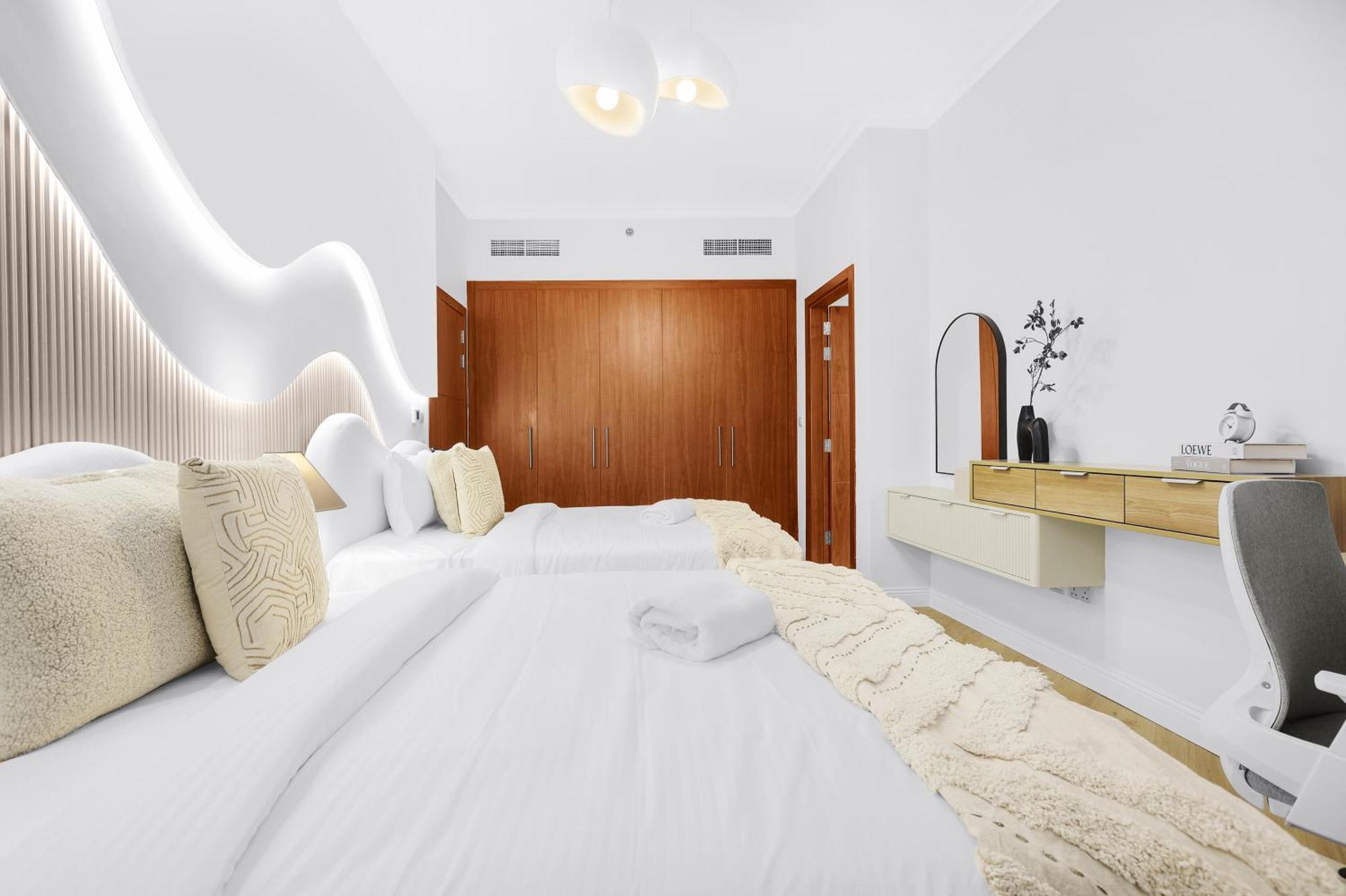 First Class 2br With Full Skyline & Sea View Apartment