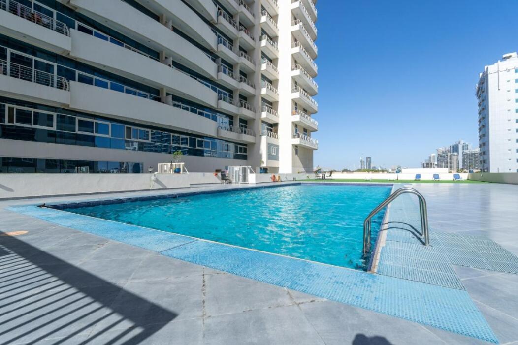 Calm Right By The Golf Courses In Sports Apartment Dubai