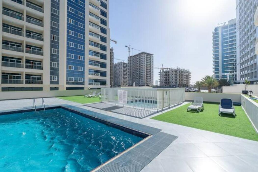 Calm Right By The Golf Courses In Sports Apartment Dubai
