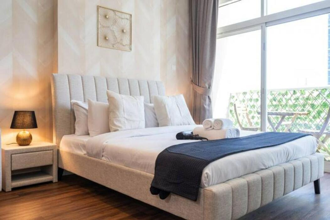 Calm Right By The Golf Courses In Sports Apartment Dubai