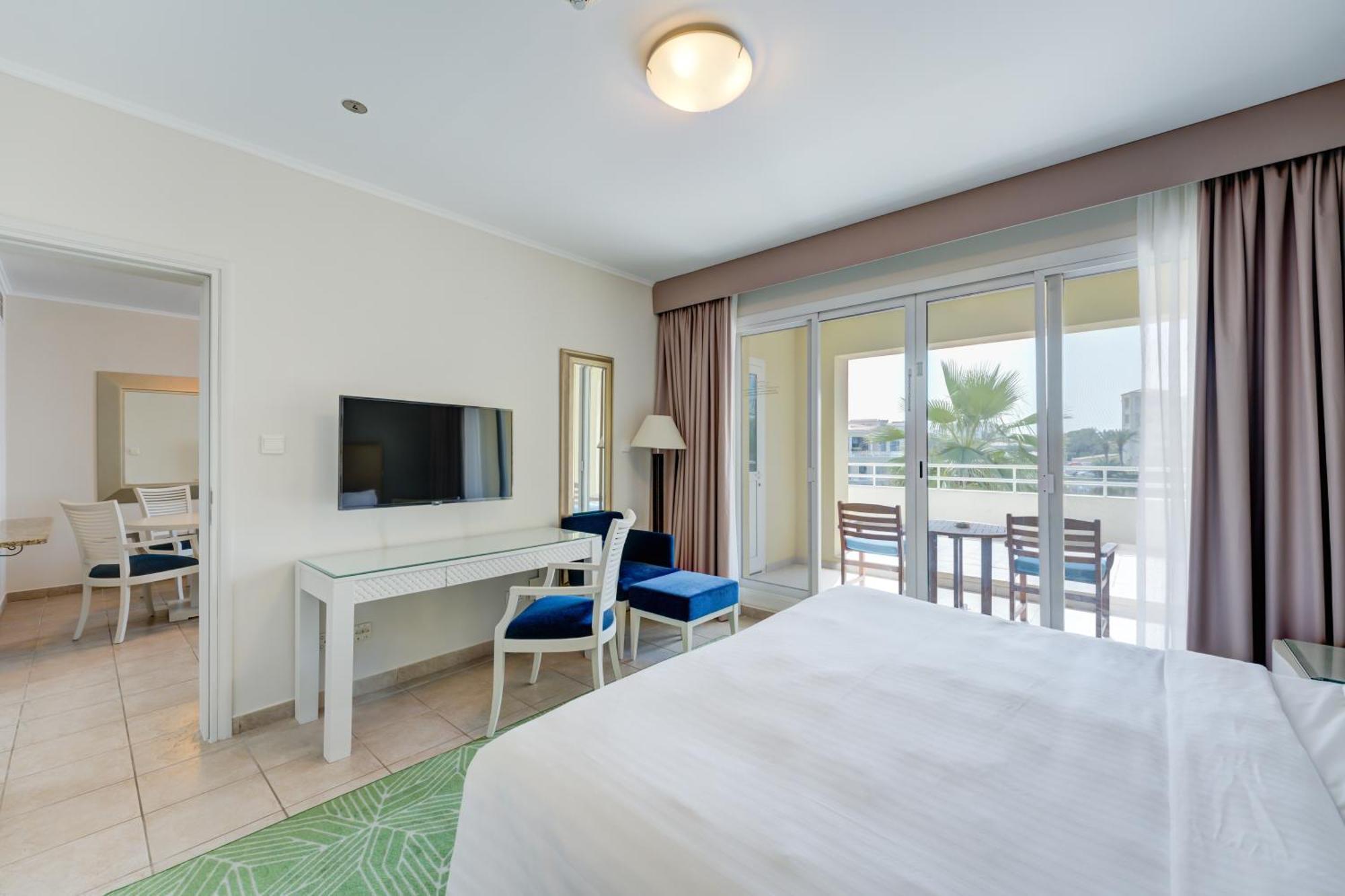 Millennium Lakeview Formerly Copthorne Lakeview Hotel 4*
