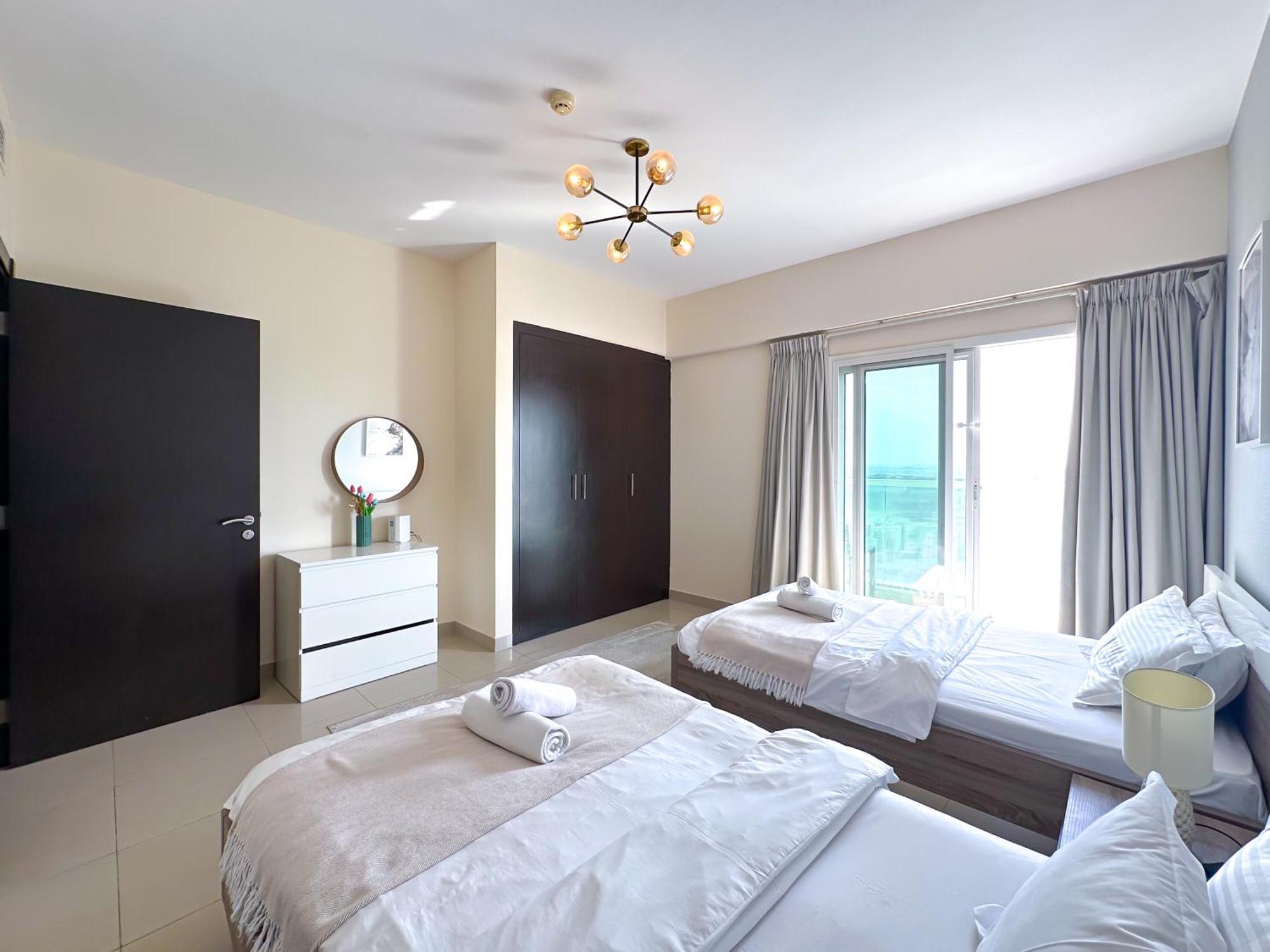 Cozy 2 Bedroom In Red In Sport Apartment Dubai