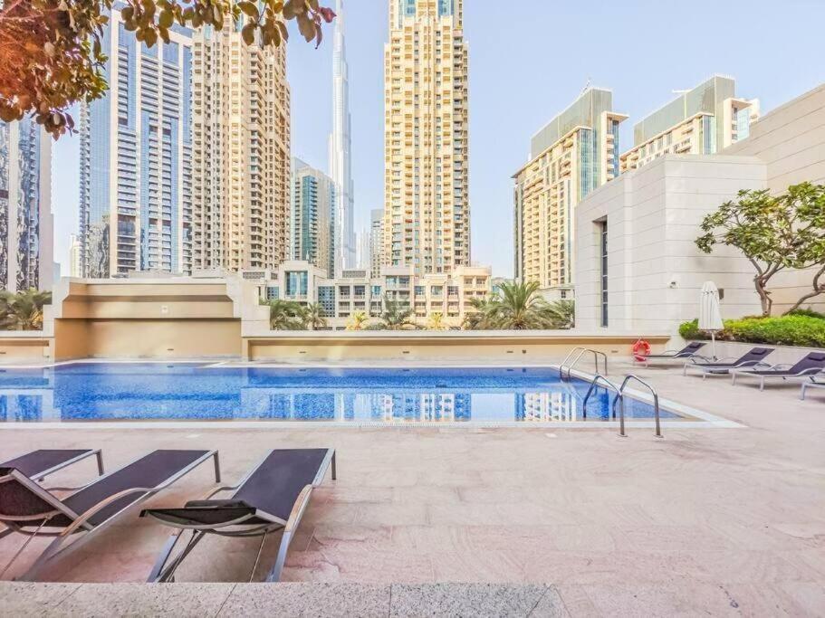 Stylish 1br With Maid In Downtown With Pool And Gym Dubai