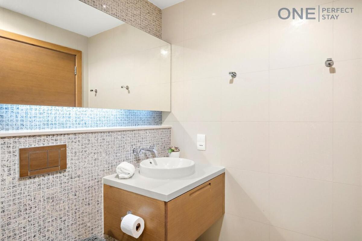 Stylish 1br With Maid In Downtown With Pool And Gym * Dubai