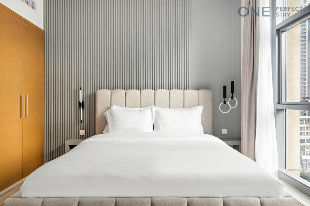 Stylish 1br With Maid In Downtown With Pool And Gym Dubai
