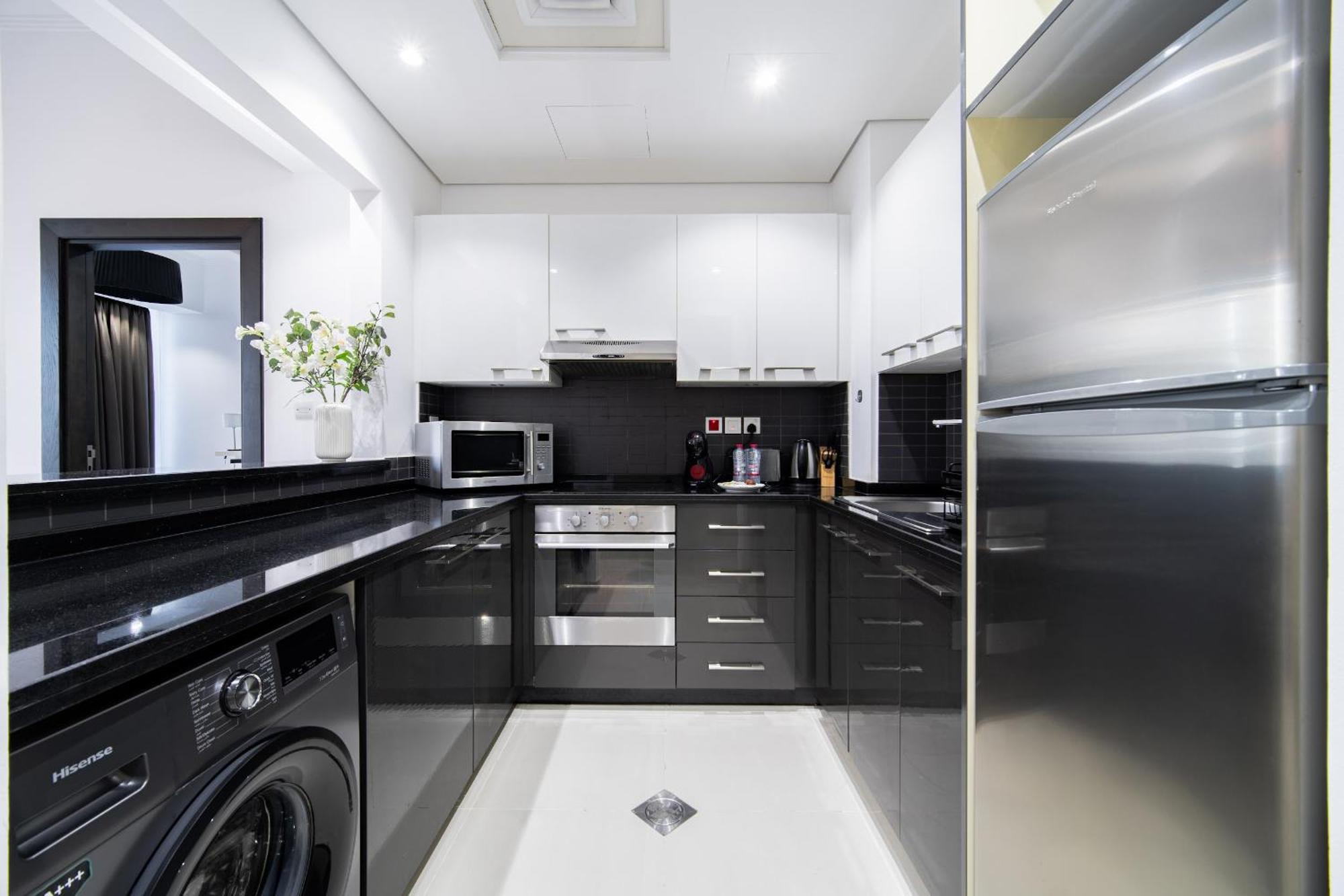 Apartment Silverene Tower, 28th-floor Marina View, Walk To Dubai