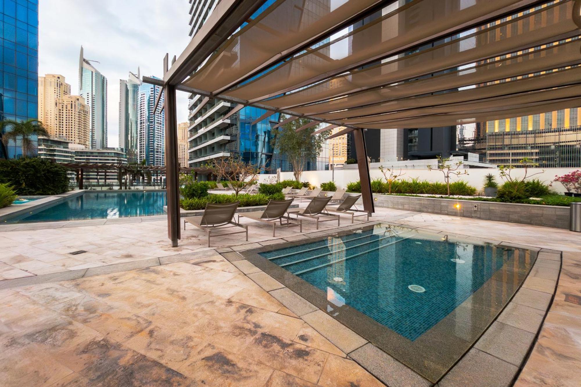 Apartment Silverene Tower, 28th-floor Marina View, Walk To *