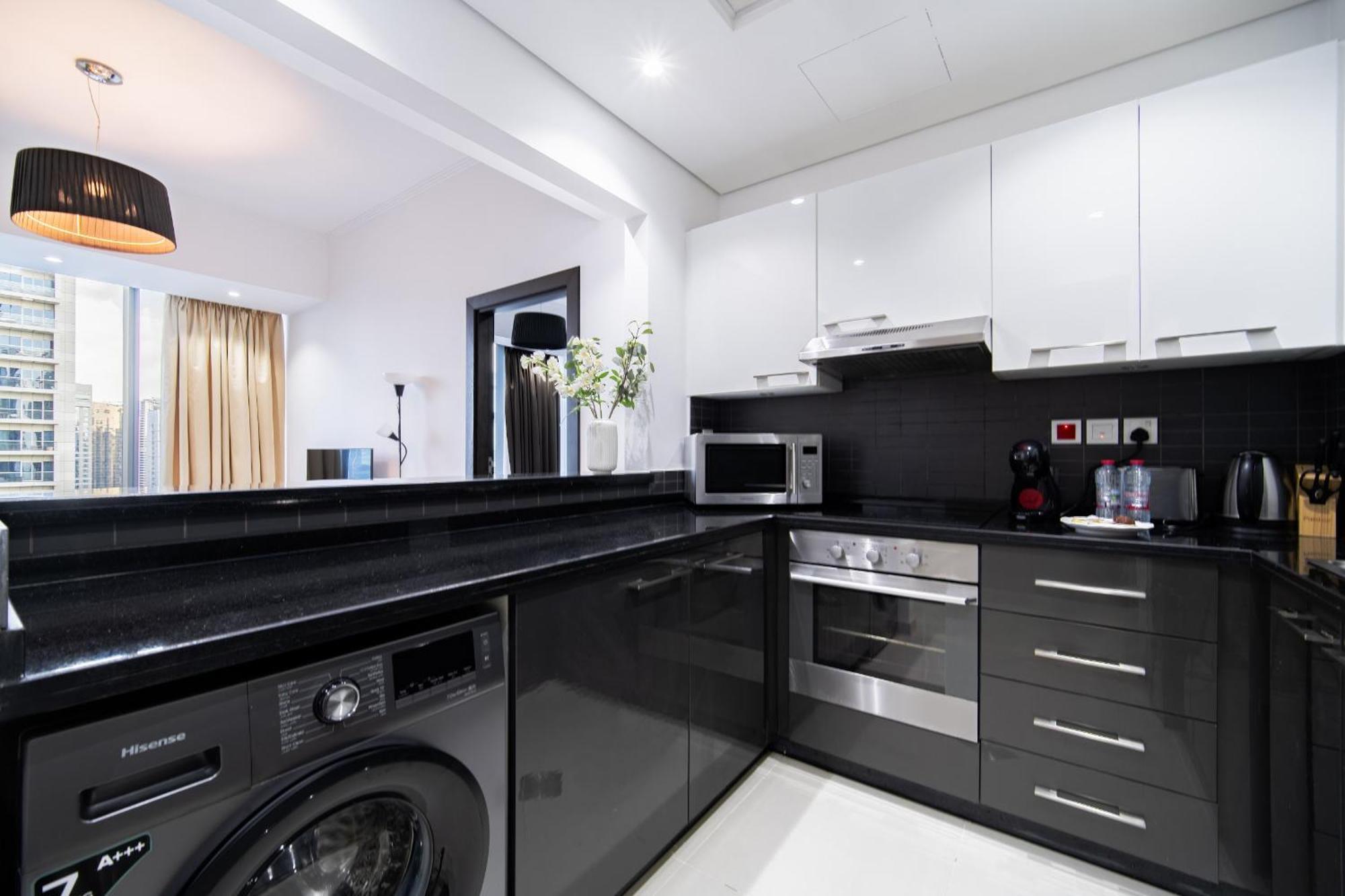 Apartment Silverene Tower, 28th-floor Marina View, Walk To Dubai