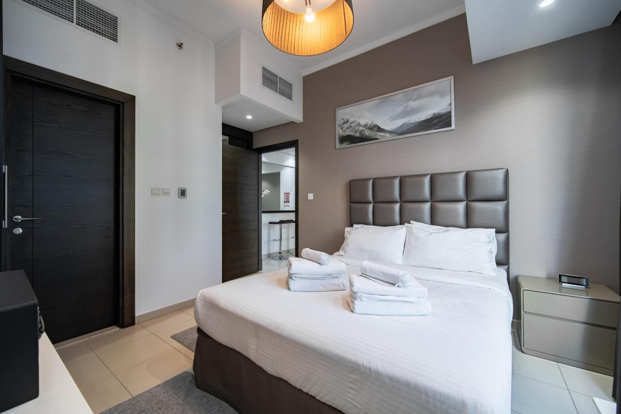 Silverene Tower, 28th-floor Marina View, Walk To Apartment *