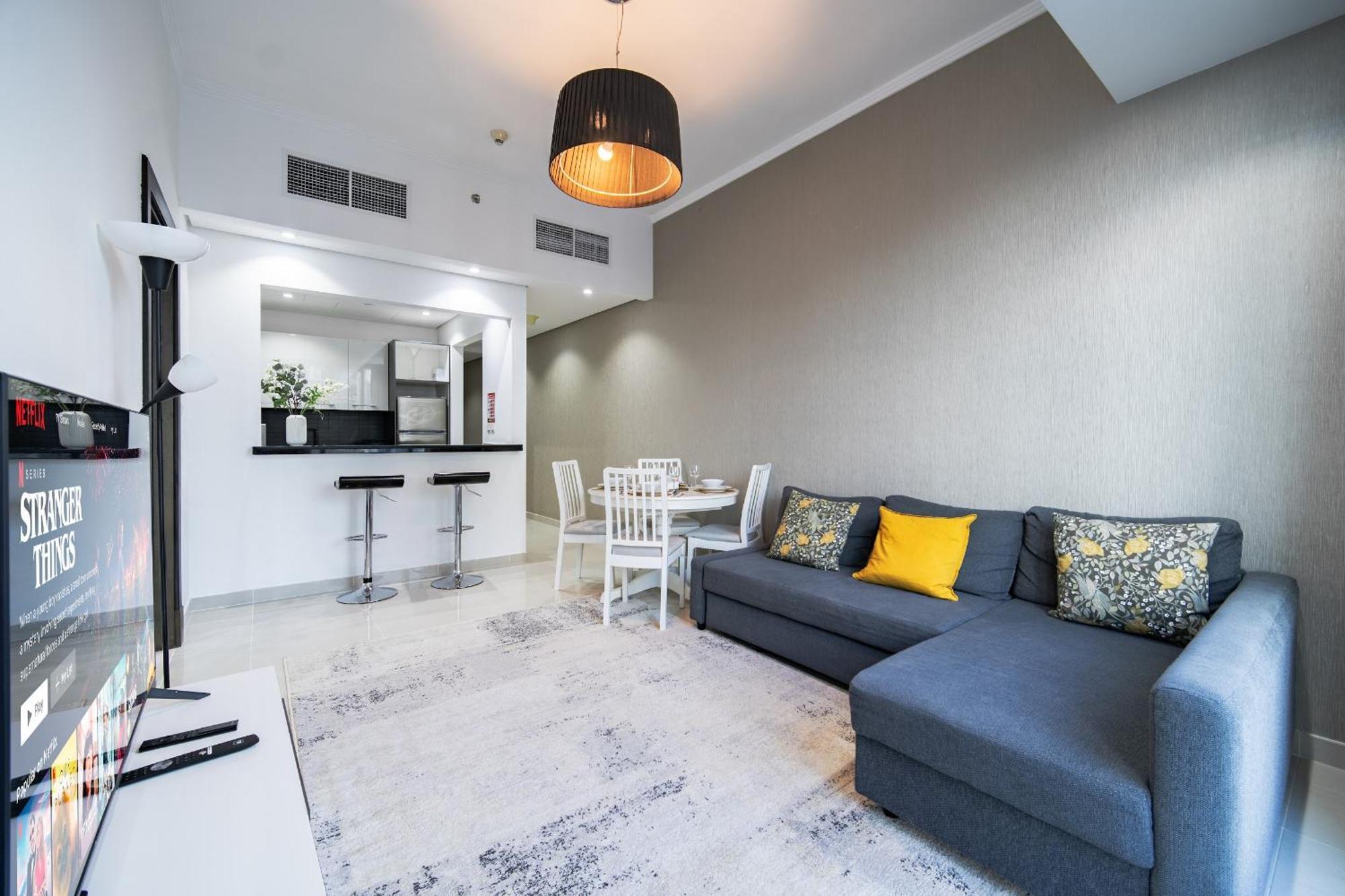 Apartment Silverene Tower, 28th-floor Marina View, Walk To