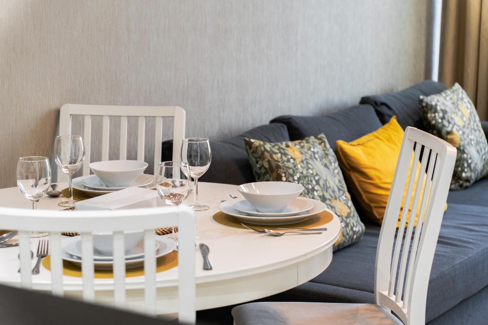 Apartment Silverene Tower, 28th-floor Marina View, Walk To Dubai
