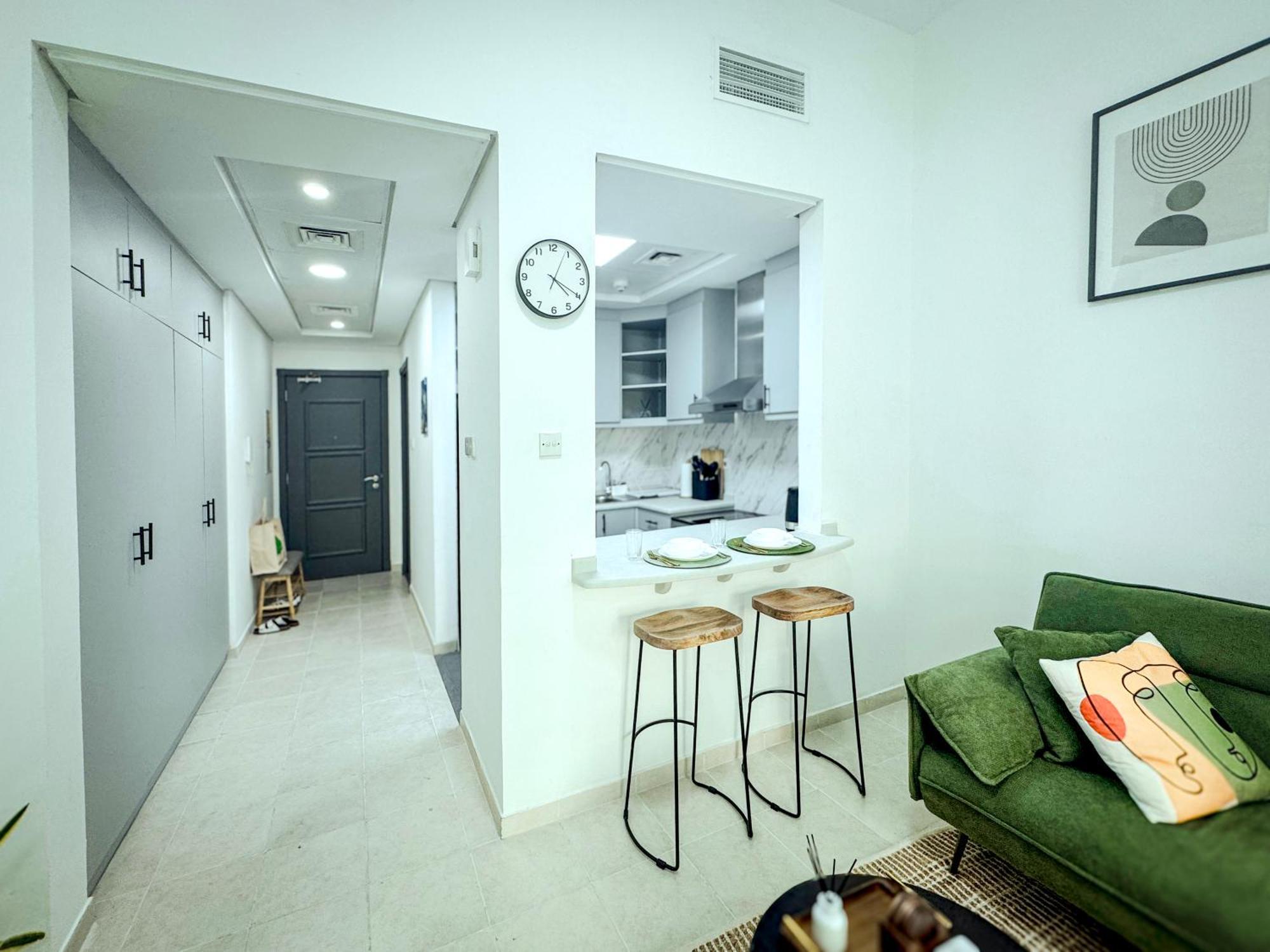 Luxury - Discovery Gardens, 10 Minutes Drive To Marina Apartment