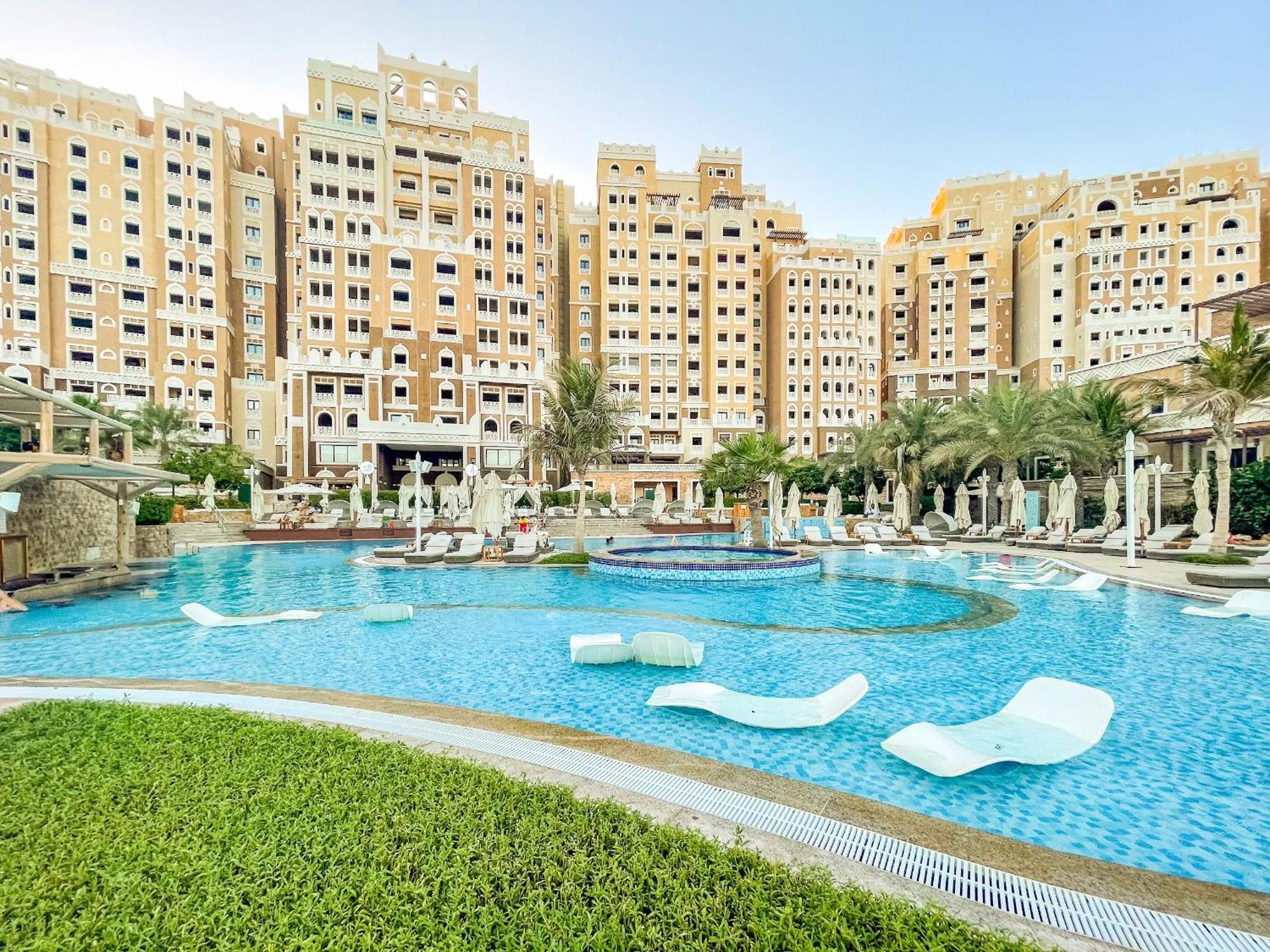 Spacious 2br - Private & Sea & Skyline Views