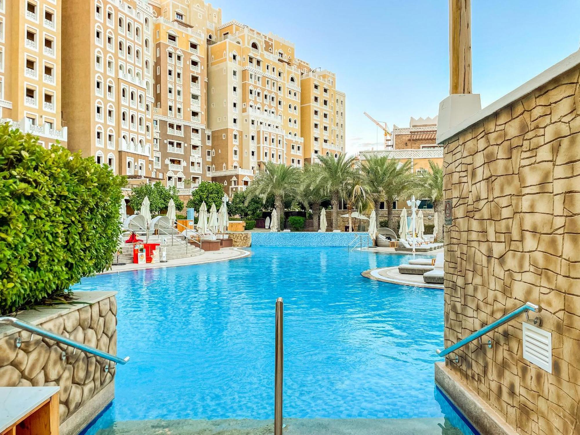 Spacious 2br - Private & Sea & Skyline Views *