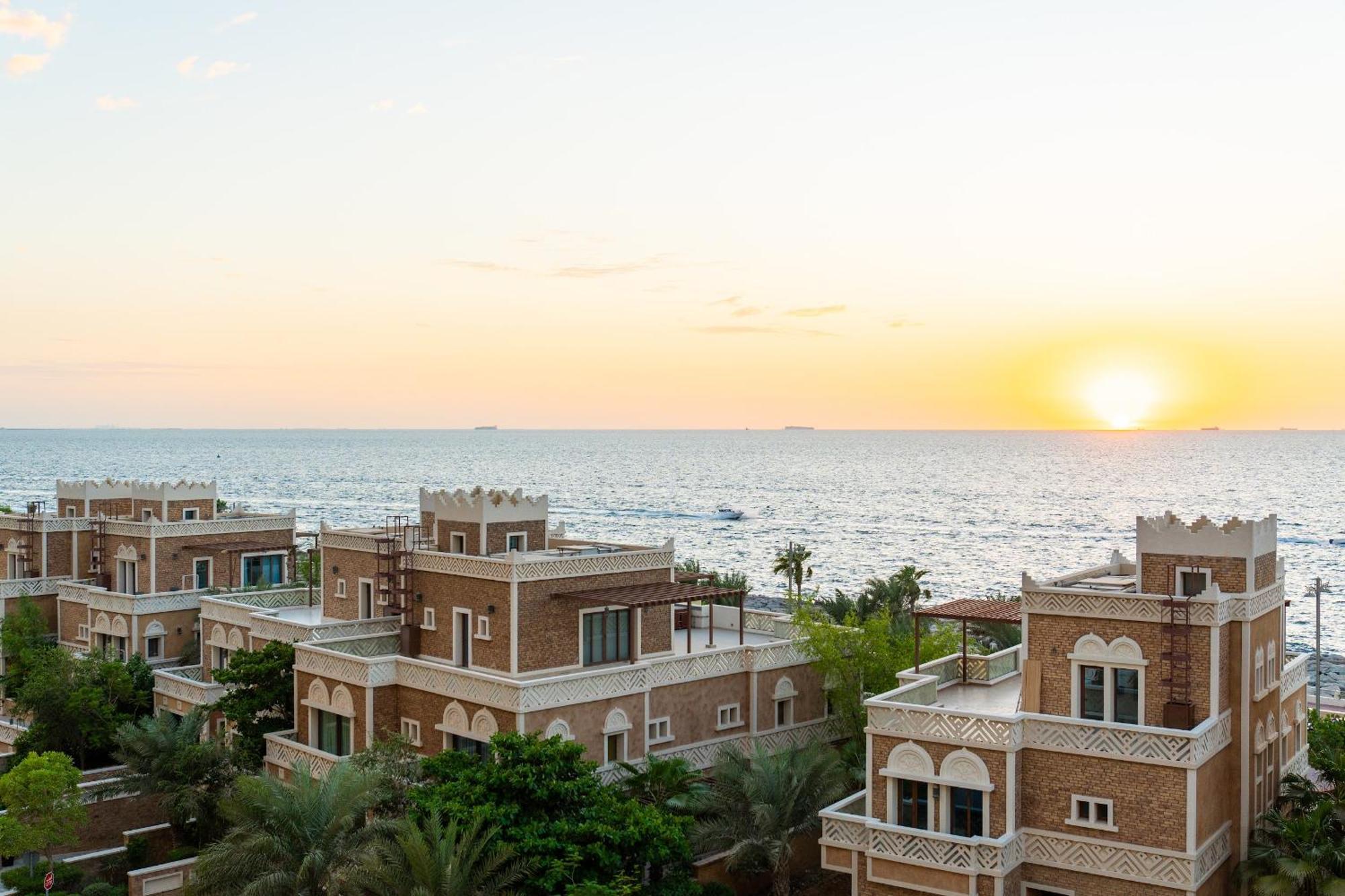 Spacious 2br - Private & Sea & Skyline Views Apartment *