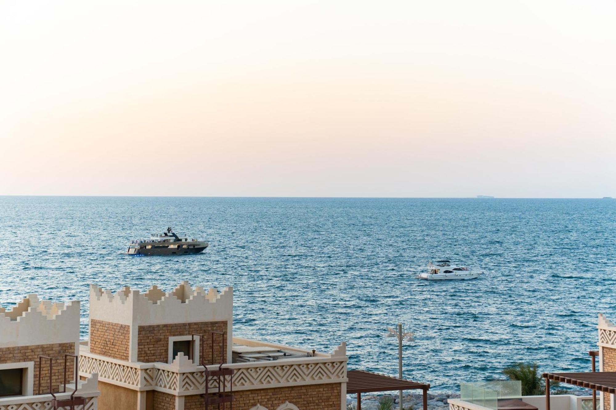 Apartment Spacious 2br - Private & Sea & Skyline Views *