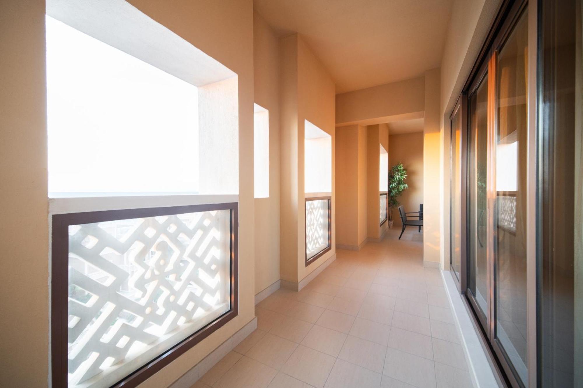Apartment Spacious 2br - Private & Sea & Skyline Views Dubai