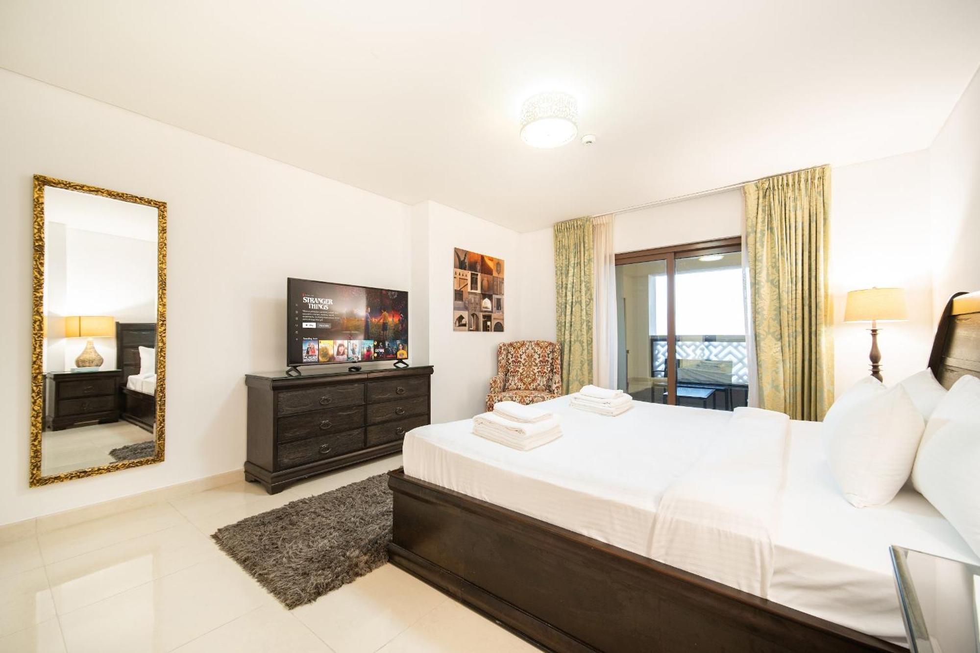 Apartment Spacious 2br - Private & Sea & Skyline Views *