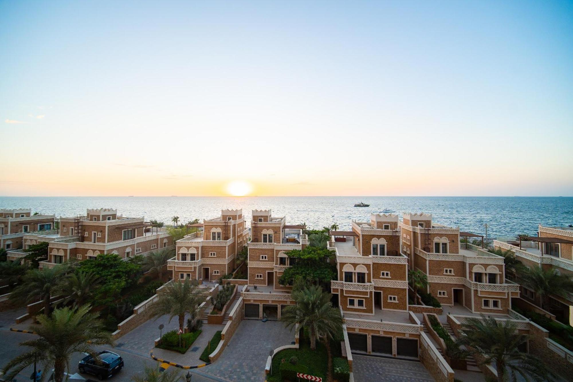 Spacious 2br - Private & Sea & Skyline Views Apartment