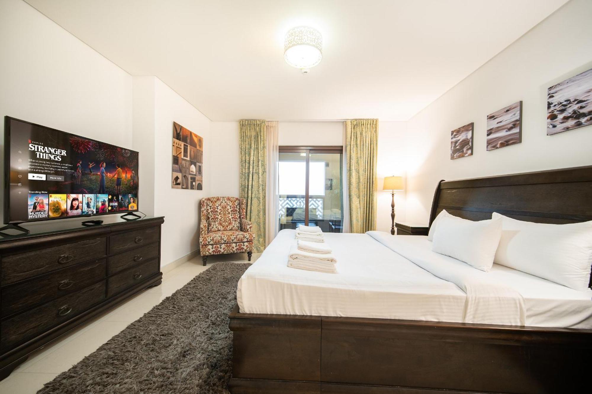 Apartment Spacious 2br - Private & Sea & Skyline Views *