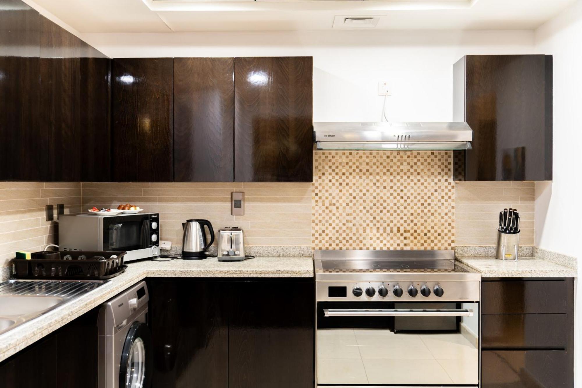 Spacious 2br - Private & Sea & Skyline Views * Dubai