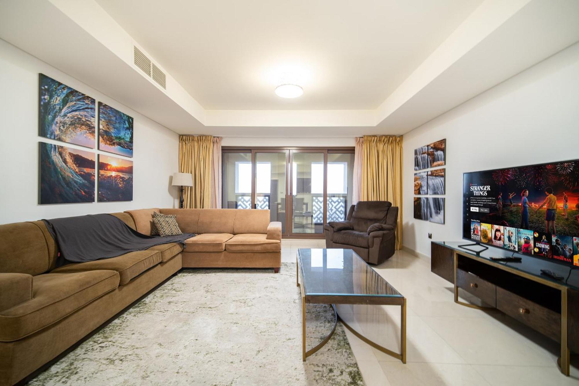 Spacious 2br - Private & Sea & Skyline Views