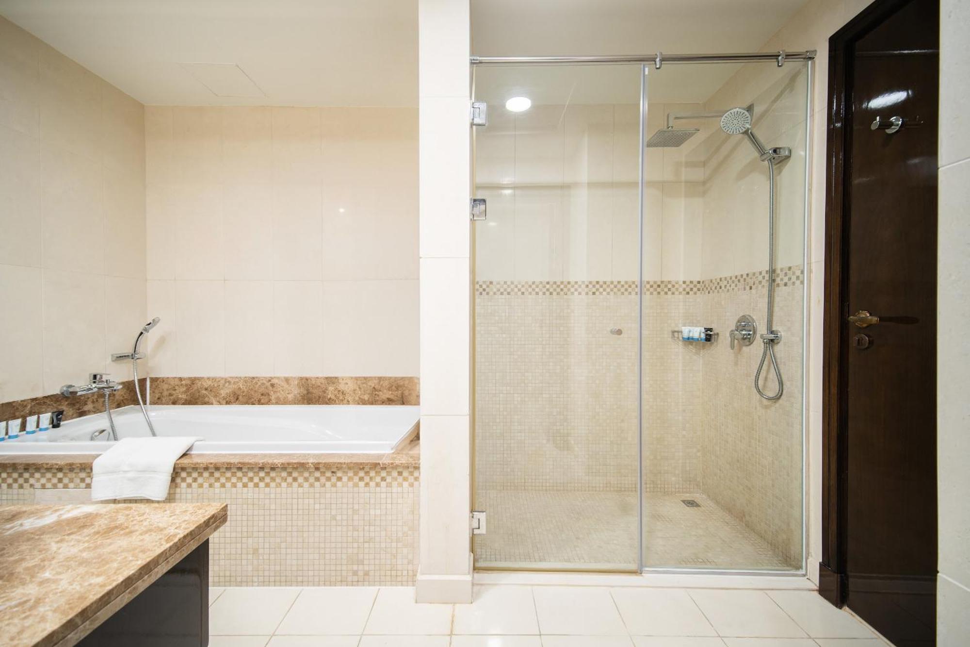 Spacious 2br - Private & Sea & Skyline Views Apartment