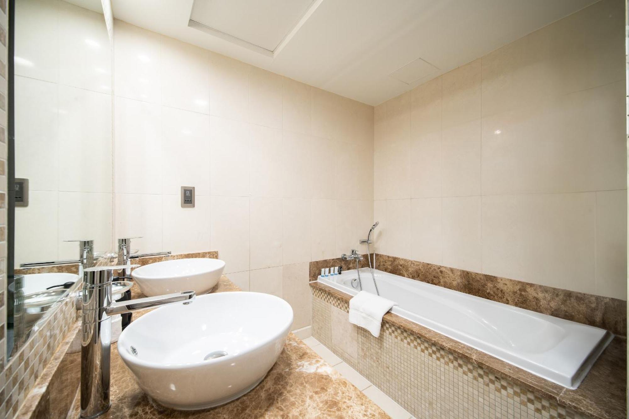 Spacious 2br - Private & Sea & Skyline Views Apartment *