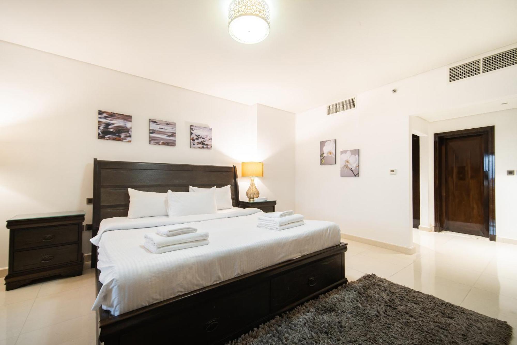 Spacious 2br - Private & Sea & Skyline Views * Dubai