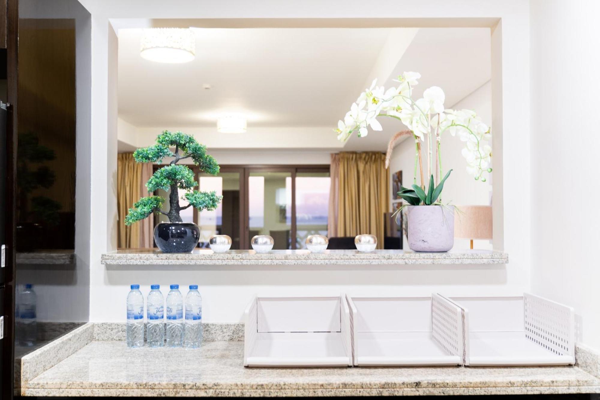 Apartment Spacious 2br - Private & Sea & Skyline Views Dubai