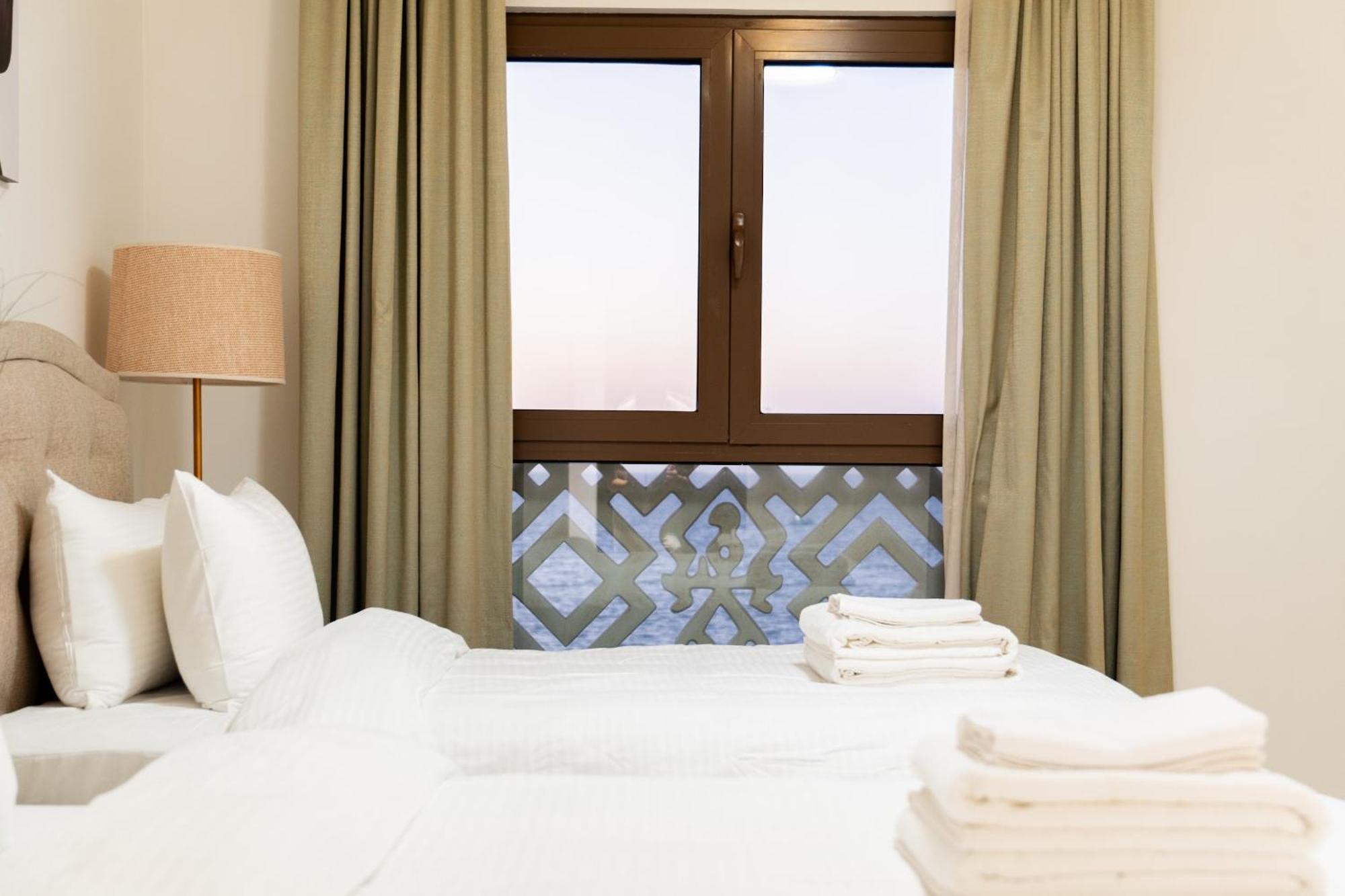 Spacious 2br - Private & Sea & Skyline Views * Dubai