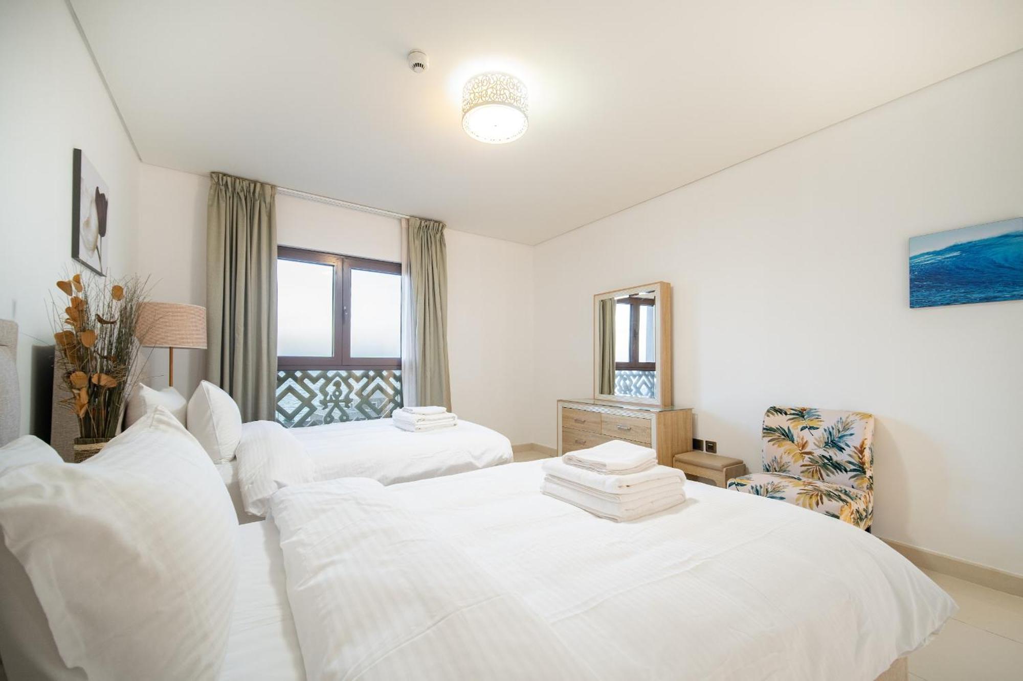 Apartment Spacious 2br - Private & Sea & Skyline Views *